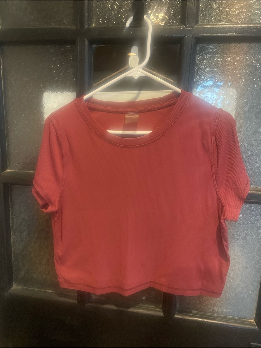 CALIA by Carrie Underwood Brick Red Ribbed Crop Tee